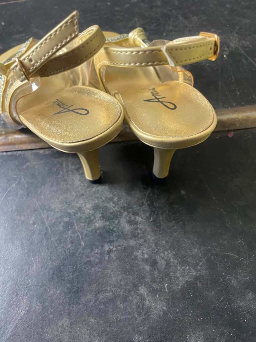 NIB Annie Gold & Clear Sling Back Heels size 5 - Picture 4 of 7